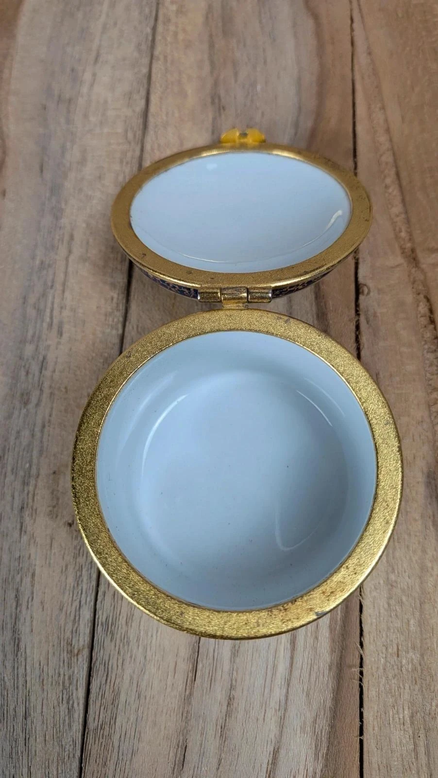 Petite boîte en porcelaine décor papillons 🦋 écrin vintage – photo 3